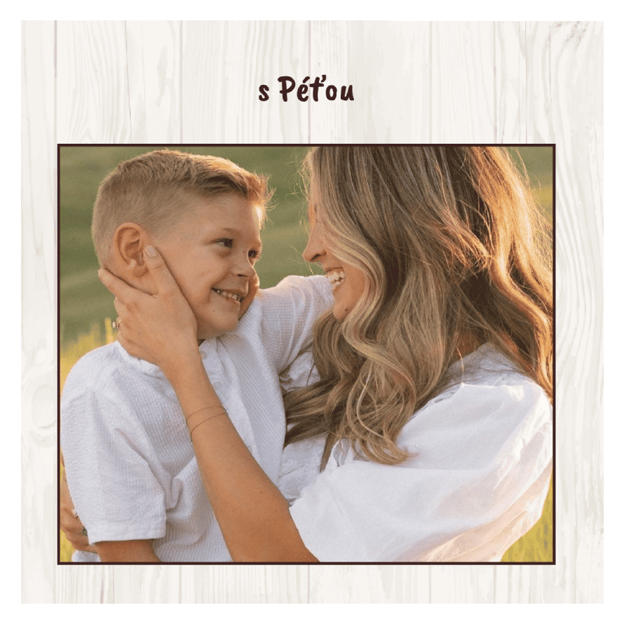 Kvalitní fotokniha a vlastní foto na deskách. Levně online. - Dřevěné pozadí